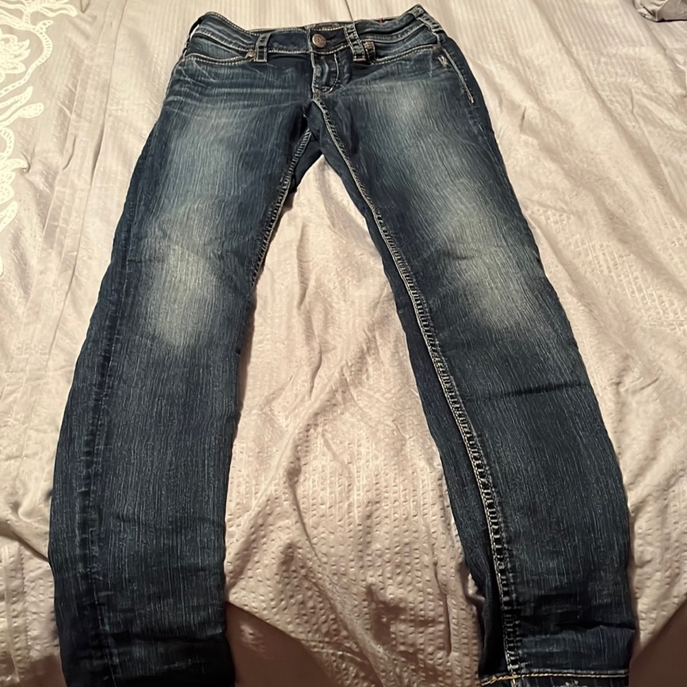 Dark blue stonewashed jeans